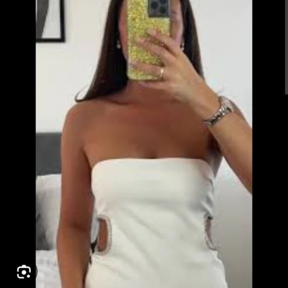 NWT. Zara White Off-the-Shoulder Cut-Out Mini Dress with Rhinestone. Size M - Picture 3 of 3